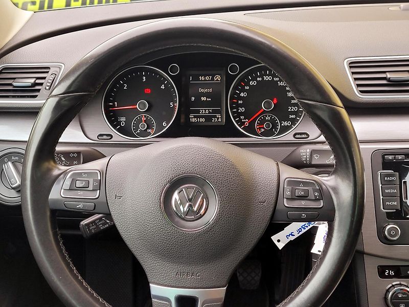 Volkswagen Passat 2,0TDi *SERV.KNIHA* PERFEKTNÍ  - fotka 38 z 48