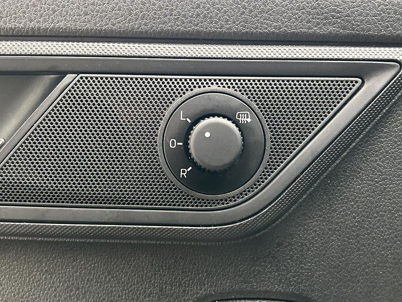 Škoda Fabia 1.0 TSI Ambition - fotka 17 z 24