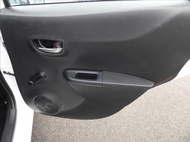 Toyota Yaris 1,5 Hybrid, Digi Klima, servis - fotka 43 z 60