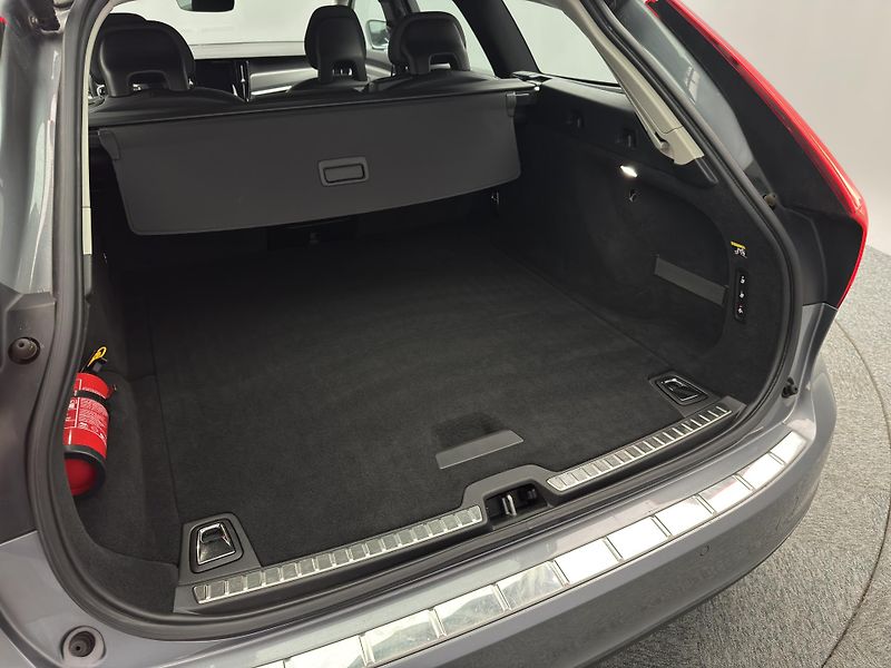 Volvo V90 D4 MOMENTUM PRO  - fotka 5 z 52