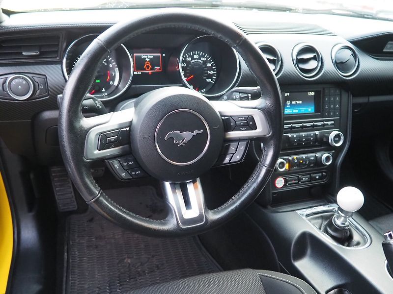 Ford Mustang (2015) 3.7i, 224kW, Manuál - fotka 14 z 27