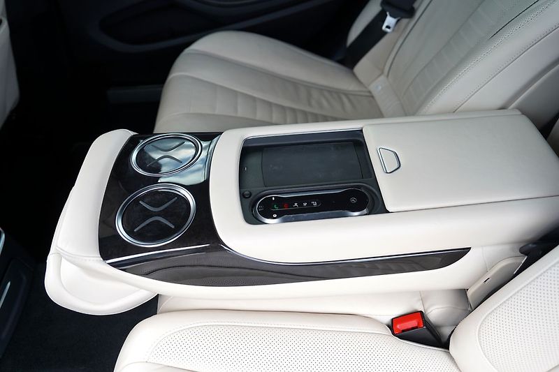 Mercedes-Benz Třídy S S 350d Long 4matic AMG TV - fotka 34 z 50