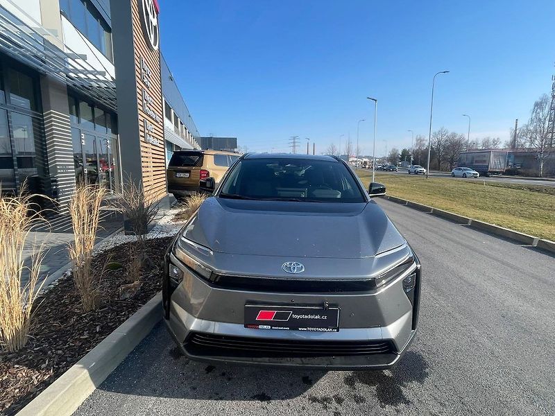 Toyota bZ4X EV FWD 73.1 kWH Style - fotka 2 z 30