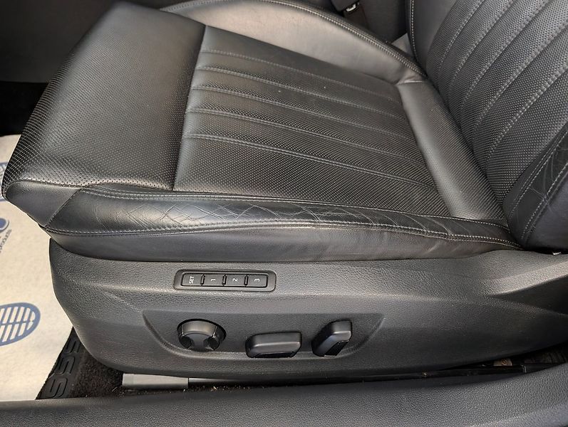 Škoda Superb 2.0 TDI Laurin&Klement 4X4 - fotka 14 z 34