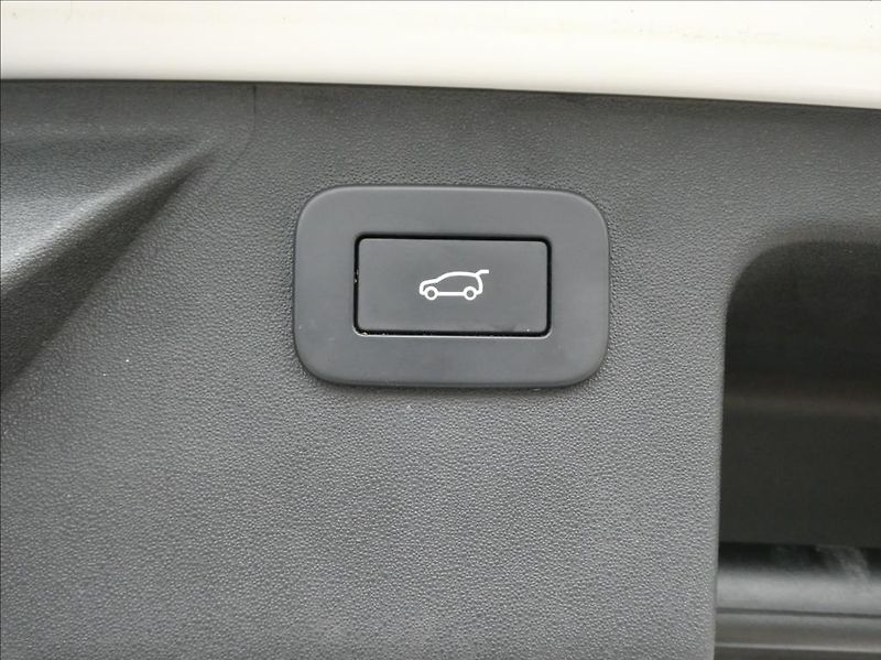Land Rover Discovery Sport 2,0 P200 SE,1.Maj, ČR, DPH - fotka 38 z 41