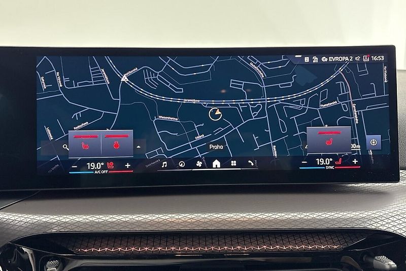 BMW Řada 3 řady 3 | 320d xDrive - fotka 19 z 26