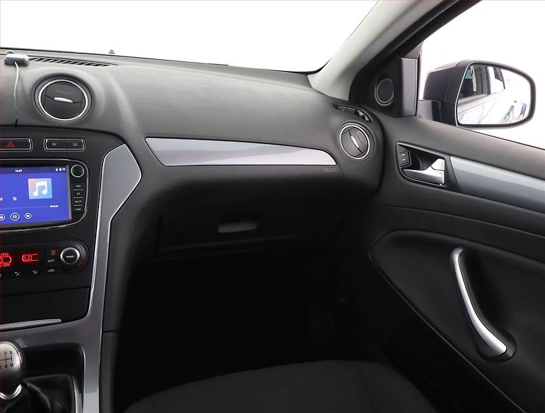 Ford Mondeo (2012) Trend 2.0 TDCi, Serv.kniha - fotka 8 z 19