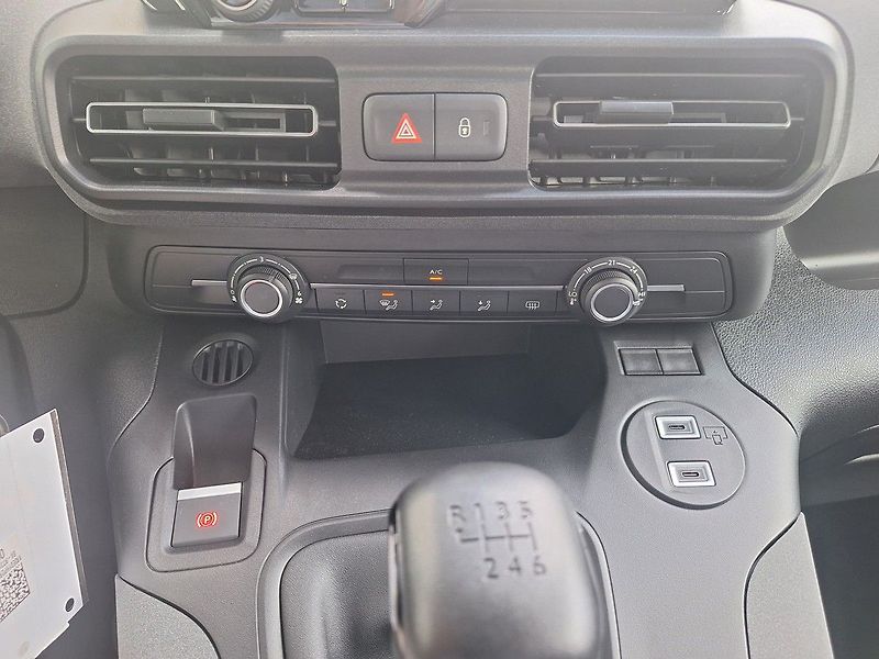 Peugeot Rifter (2026) ALLURE TURBO 110k MAN6 - fotka 20 z 23