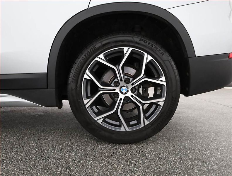 BMW X1 (2020) sDrive18d, Automat, ČR,1.maj - fotka 20 z 20