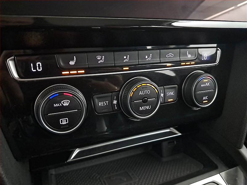 Volkswagen Passat (2019) R-Line 2.0 TDI, Automat, Kůže - fotka 24 z 24