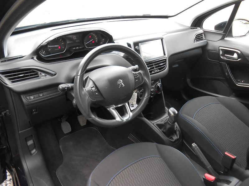 Peugeot 208 NAVIGACE,CHROM,LED!! - fotka 36 z 42