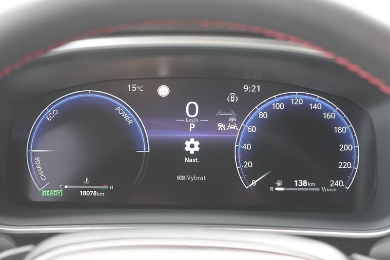 Toyota Corolla 2,0 HEV GR SPORT JBL - fotka 26 z 33