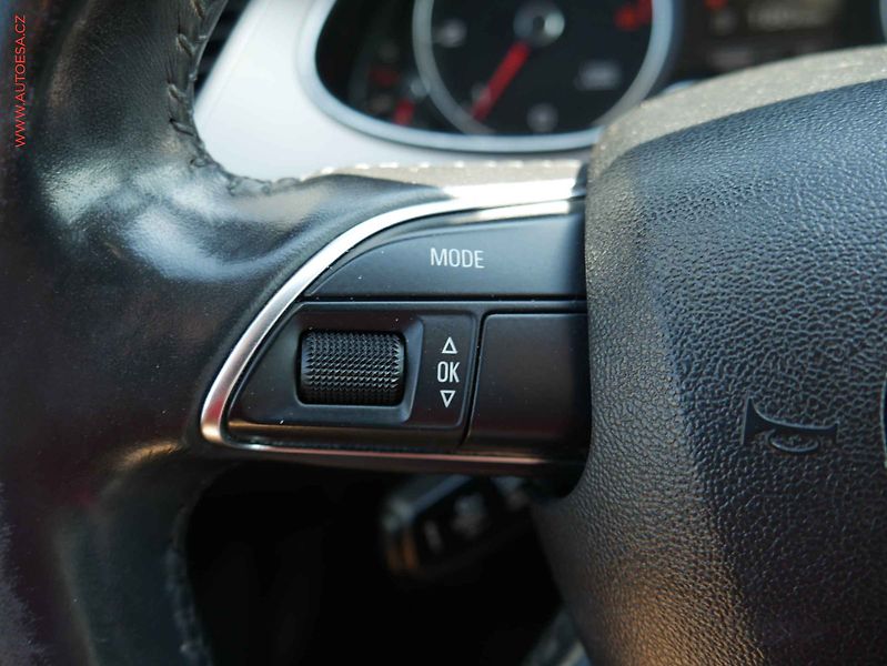 Audi A4 (2013) 2.0 TDi quattro, AT, bixen - fotka 14 z 21