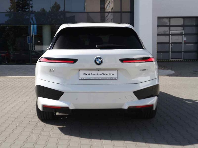 BMW iX - fotka 5 z 10