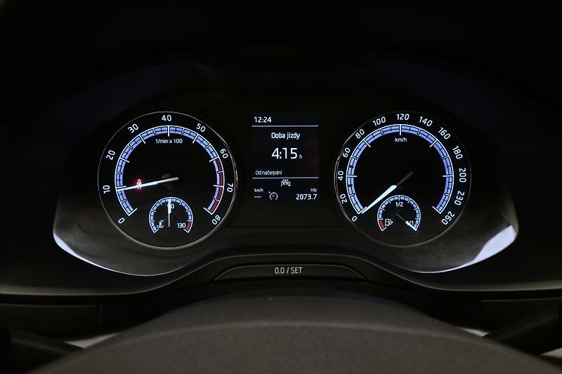 Škoda Karoq 1,5 TSI 110 kW Ambition Tažné - fotka 16 z 30
