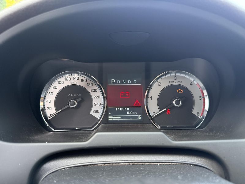 Jaguar XF 2.7D 152 kW - fotka 13 z 22