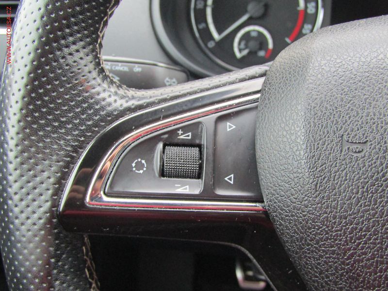 Škoda Octavia (2014) 2.0TDi, ČR, bixen, autoAC - fotka 15 z 16