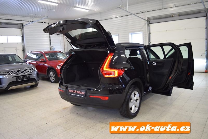 Volvo XC40 T2 MOMENTUM AUTOMAT-DPH - fotka 19 z 50