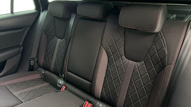 Škoda Octavia 2.0 TSI DSG RS Combi - fotka 16 z 31