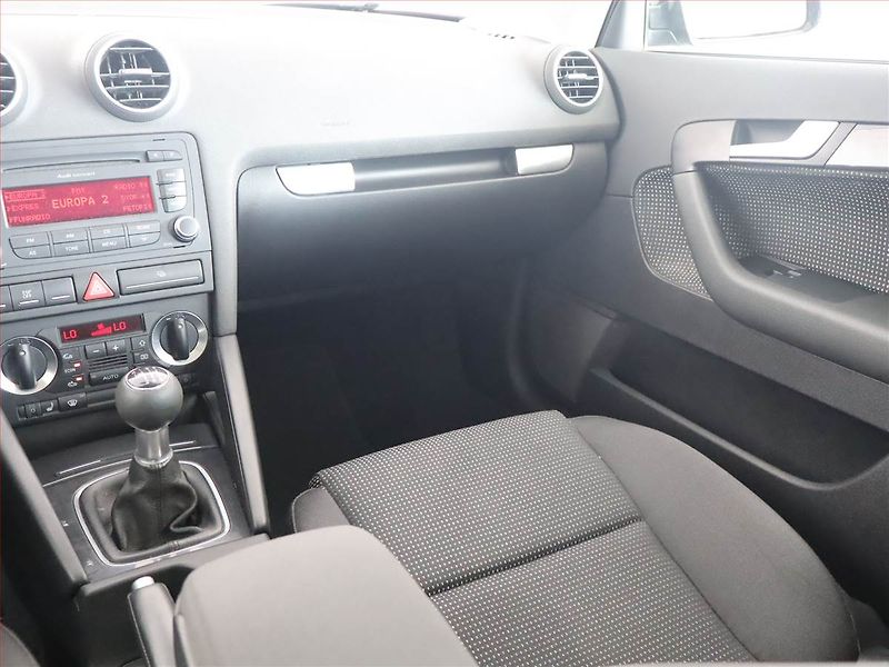 Audi A3 (2007) 2.0 TDI, rezervace - fotka 8 z 15