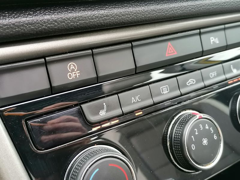 Volkswagen T-Roc (2021) 1.5 TSi DSG 110kW Pano,Kůže - fotka 14 z 29