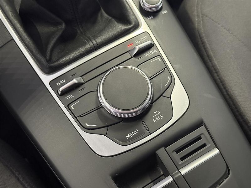 Audi A3 1,2   TFSI 81kW,ATTRACTION - fotka 15 z 21
