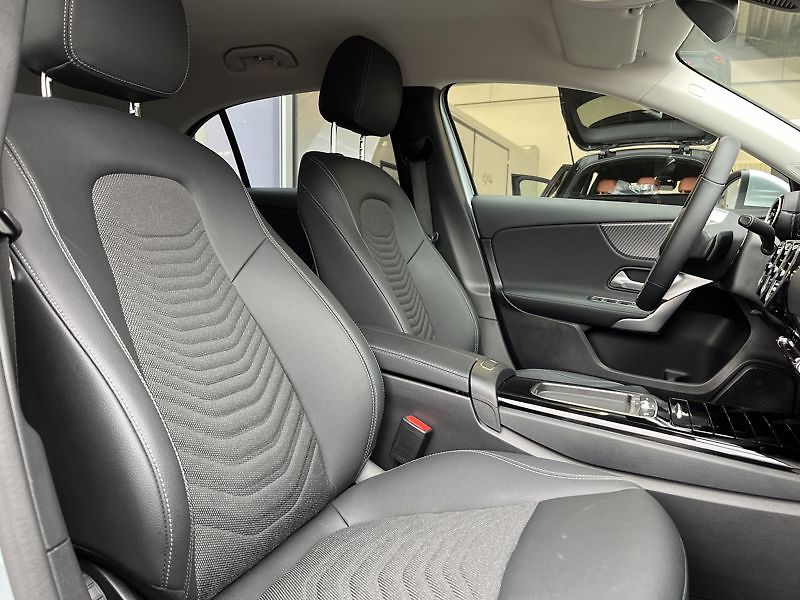 Mercedes-Benz Třídy A A-Třída 200 Progressive Line - fotka 16 z 21