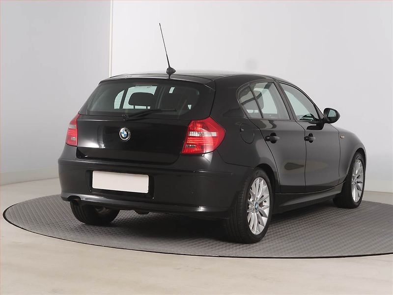 BMW Řada 1 (2011) 116d - fotka 5 z 14