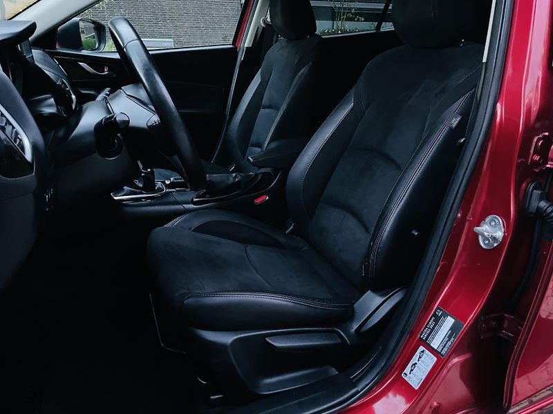 Mazda 3 2.0i MANUÁL LED KAMERA VÝHŘEV - fotka 28 z 43