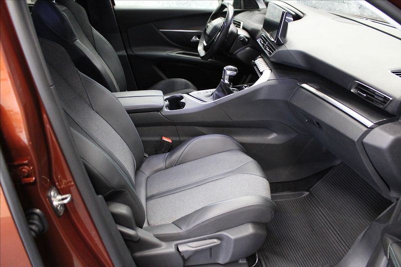 Peugeot 5008 1,5 HDi 1.majitel CZ 7 míst - fotka 10 z 35