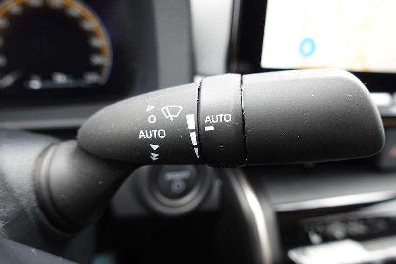 Toyota C-HR 2,0HSD 4x4 Executive Premiere - fotka 31 z 37