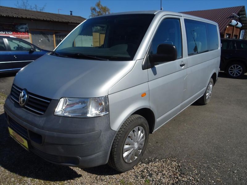 Volkswagen Caravelle 2,5 TDi 96 Kw 9 Míst - fotka 5 z 25