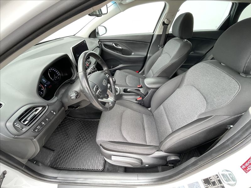 Hyundai i30 1,5 T-GDI Combi Smart PDC - fotka 4 z 23