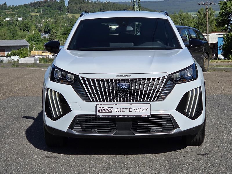 Peugeot 2008 (2025) 1.2 PT 100 ALLURE MAN6 - fotka 8 z 28