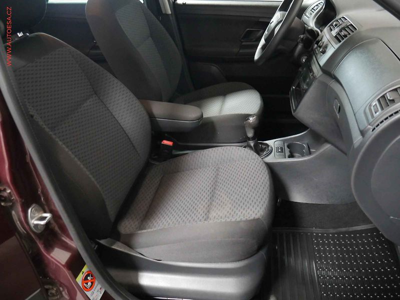 Škoda Fabia (2012) 1.2, 2.maj,ČR, AC, temp - fotka 12 z 16