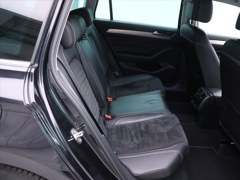 Volkswagen Passat 2,0 TDI 110kW DSG Elegance - fotka 16 z 37