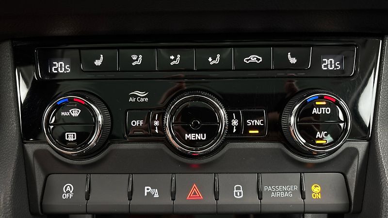 Škoda Karoq 1.5 TSI DSG Style - fotka 13 z 27