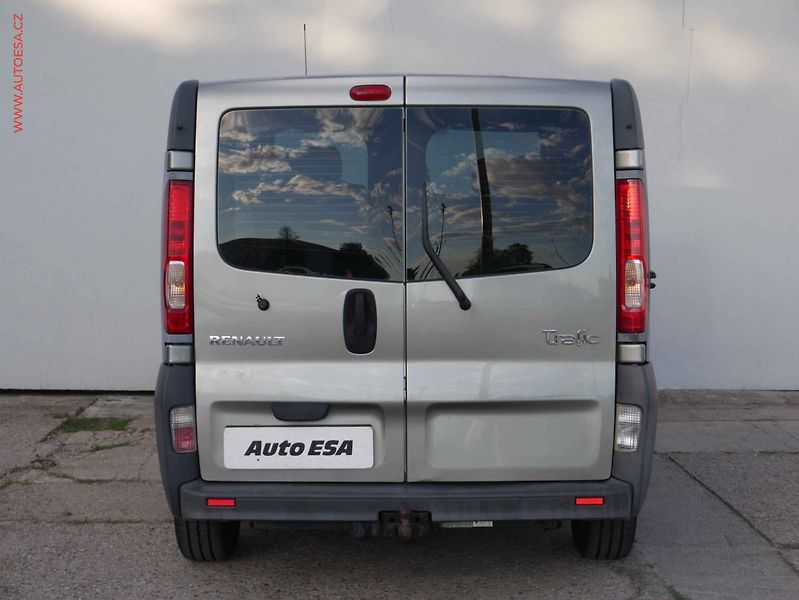 Renault Trafic (2009) 2.0dCi 8míst, AC, 84kW, STK1 - fotka 5 z 15