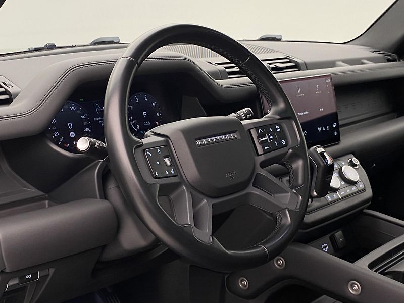 Land Rover Defender 110 P400 X-DYNAMIC REZERVACE - fotka 18 z 49