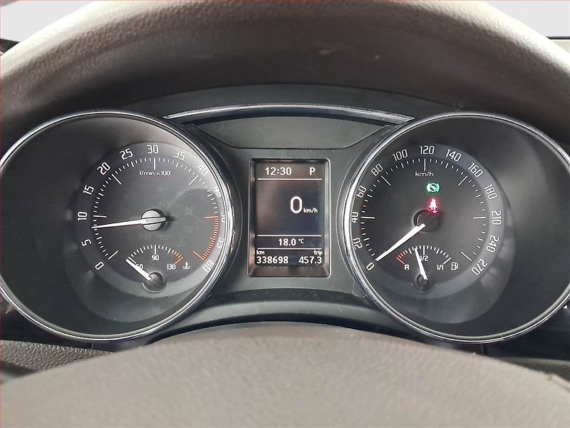 Škoda Superb (2012) Laurin&Klement 2.0 TDI - fotka 11 z 18