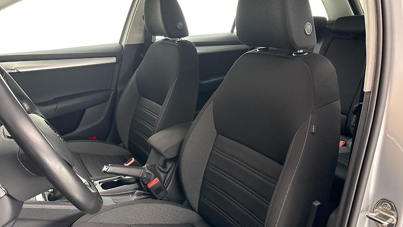 Škoda Octavia 1.6 TDI Ambition Combi - fotka 15 z 24