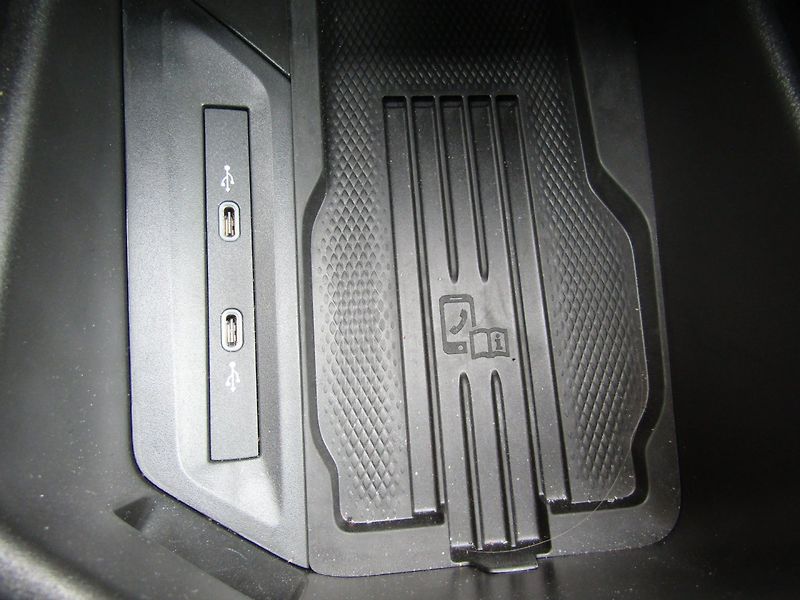 Volkswagen Passat Variant (2024) 2.0 TDI 110kW DSG ACC - fotka 40 z 47