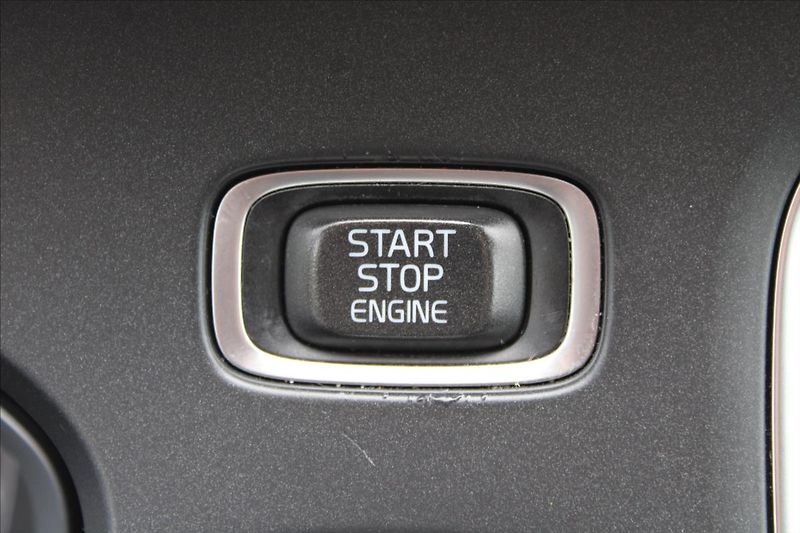 Volvo V40 2,0 D2  AUTOMAT,VÝHŘEVY - fotka 19 z 29