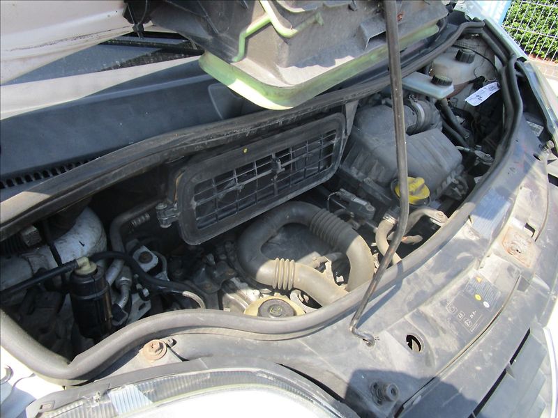 Renault Trafic 2.0dCi 115 Passenger, 9 míst - fotka 40 z 41