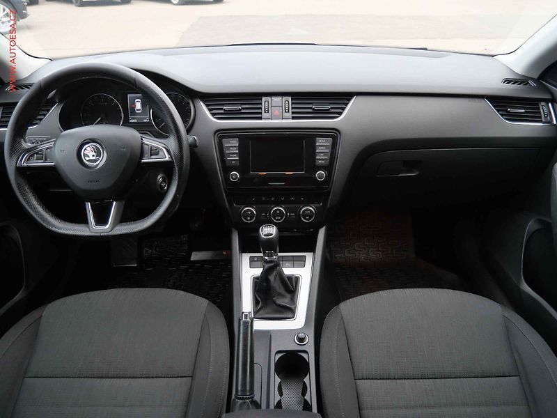 Škoda Octavia (2015) 2.0 TDi, ČR, Elegance - fotka 8 z 19