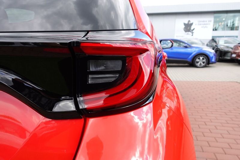 Toyota Yaris 1.5 TNGA 6 MT Comfort Tech Sty - fotka 24 z 25