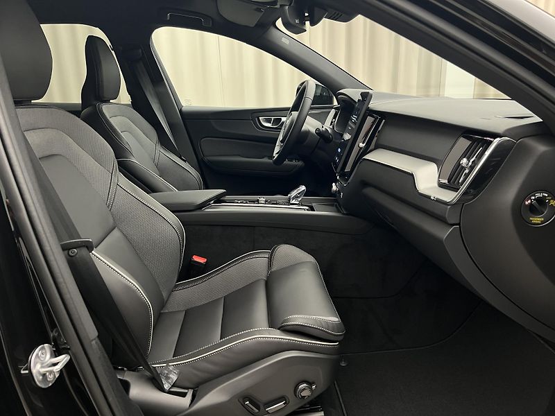 Volvo XC60 (2026) B5 AWD BLACK EDITION PLUS AUT - fotka 26 z 42