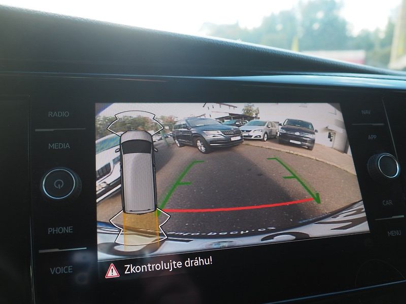Volkswagen Multivan (2020) 2.0 TDI 146 kW, 4Motion - fotka 34 z 36