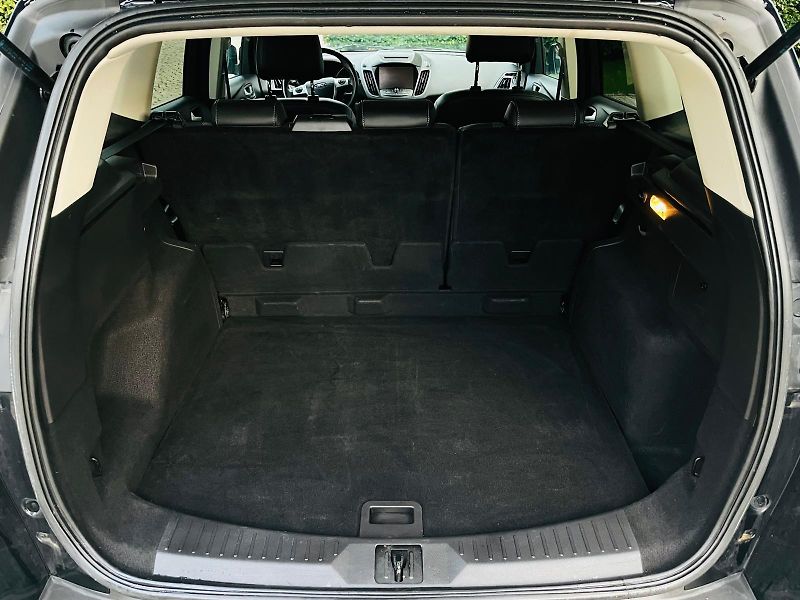 Ford Kuga 2.0TDCi 4x4 MAN TAŽNÉ SERVISKA - fotka 19 z 47