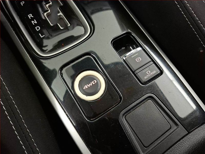 Mitsubishi Outlander (2017) 2.2 DI-D, 4X4, Automat - fotka 16 z 20